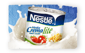Una lata de Media Crema Lite rodeada de una salpicadura de crema de mesa.