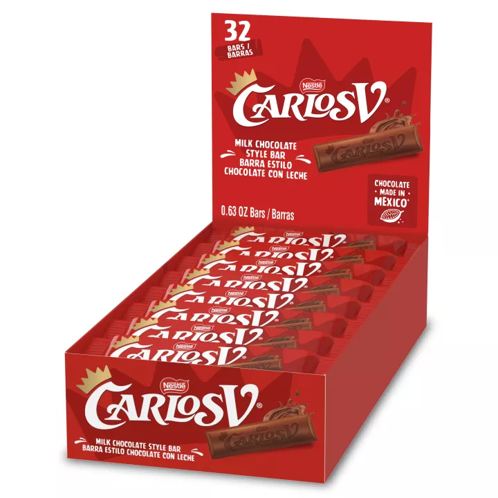 Vista frontal centrada de caja de 8 (32 unidades x 0.63 oz) de barras estilo chocolate con leche de Carlos V de Nestle.