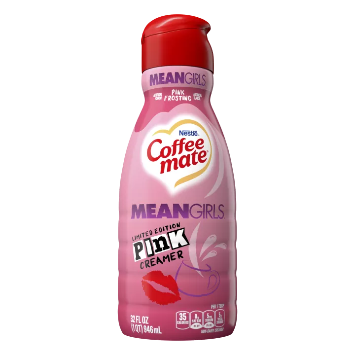 Botella rosa de creamer Mean Girls® Pink Frosting con logo Mean Girls, beso de lápiz labial e insignia de Edición Limitada.