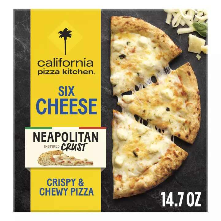 Vista frontal centrada del producto Neapolitan Six Cheese Peso Neto 14.7 oz (419 g) de California Pizza Kitchen.