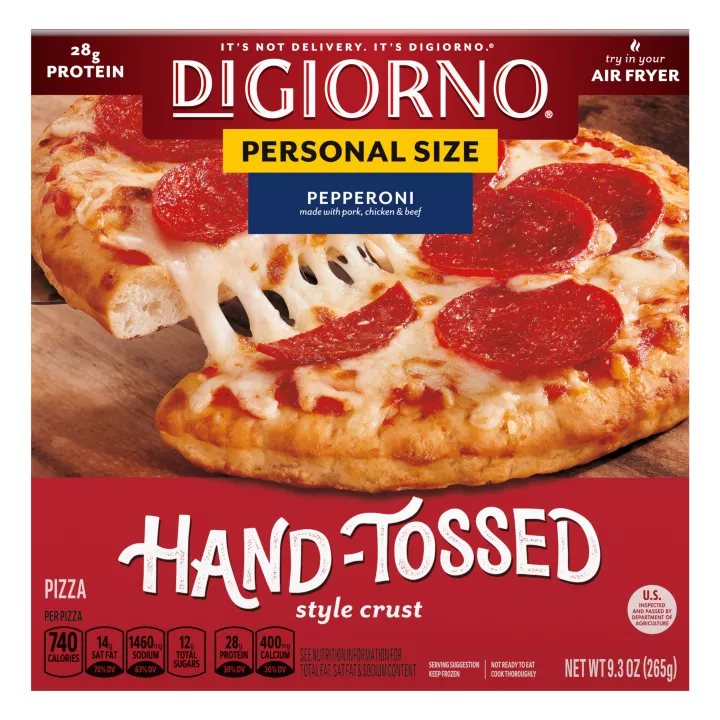 Caja de DiGiorno Small Sized Traditional Crust Pepperoni Pizza con el nombre del producto, una imagen de la pizza y el logotipo de Traditional Crust.