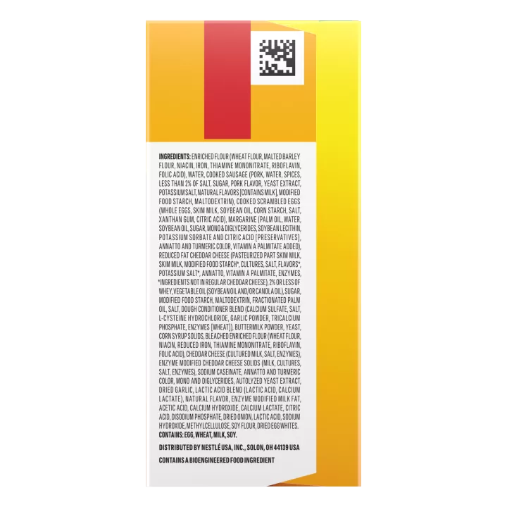 Una caja amarilla de Sausage, Egg & Cheese Hot Pockets con un sándwich con corteza de croissant en una etiqueta verde.