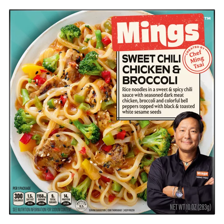 Front Center view of Mings Sweet Chili Chicken & Broccoli Frozen Entrée 10 oz (283 g) product.