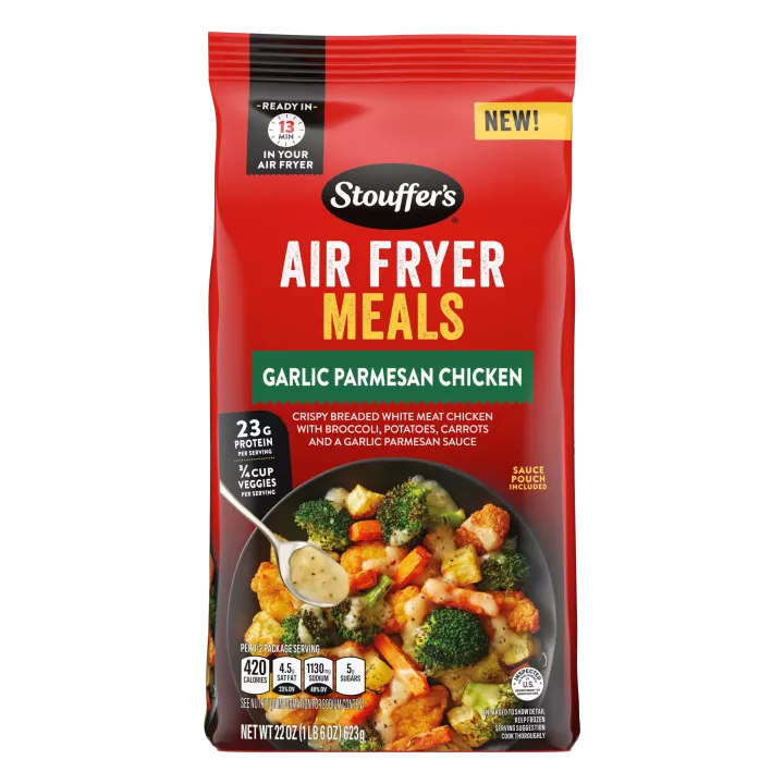 Front Center view of STOUFFER'S Air Fryer Garlic Parm Chicken Frozen Entrée NET WT 22 oz (1 lb 6 oz) 623 g product.