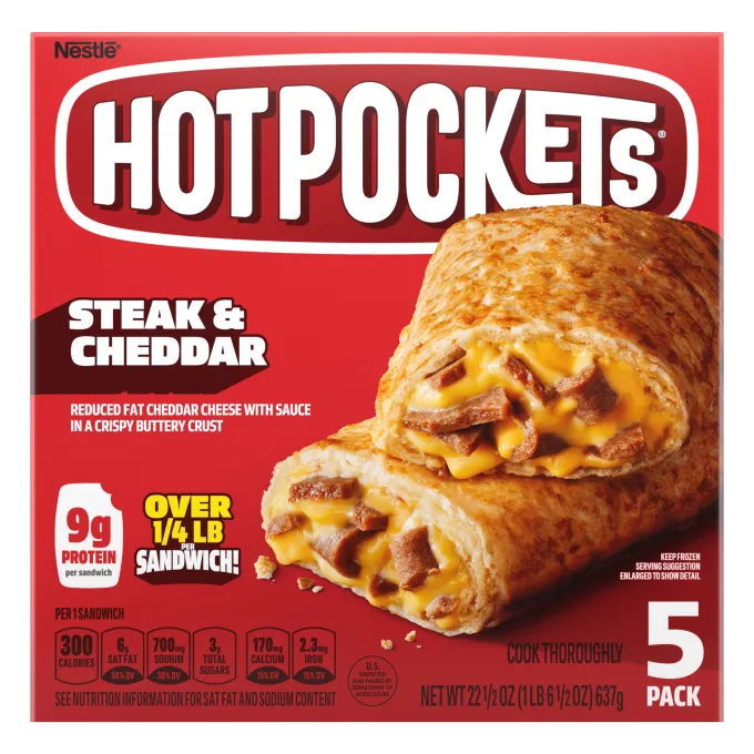 Caja de Steak & Cheddar Cheese Hot Pockets® con el nombre e imagen del producto y cartel de "Paquete de 5" en la esquina.