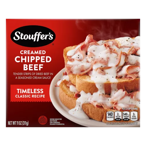 Caja de Creamed Chipped Beef con una fuente de carne a la crema junto a un plato de tostadas con carne debajo del nombre del producto y del logo.