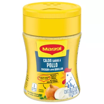 Foto con vista del frente de un paquete en forma de cilindro de caldo sabor a pollo granulado MAGGI PET de 3.5 onzas con una etiqueta amarilla brillante que muestra una ilustración de un pollo que lleva una cesta de productos lácteos en un campo.