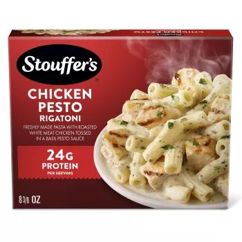 Box of Rigatoni with Chicken & Pesto featuring a plate of pasta and chicken below the product name and STOUFFER'S logo.
