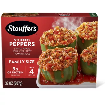 Caja de Stuffed Pepper con un plato y una fuente con pimientos verdes y carne de res debajo del nombre del producto y del logo de STOUFFER'S.