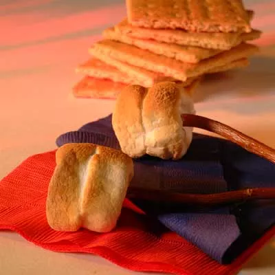 Cazuela de Tostada Francesa de Durazno y Almendras