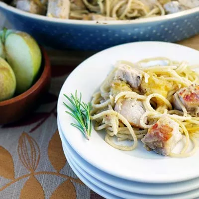 Cazuela de Tostada Francesa de Durazno y Almendras