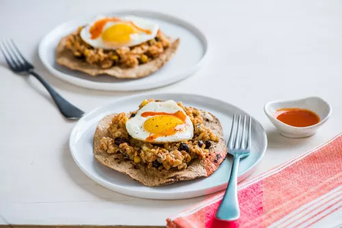 Cazuela de Tostada Francesa de Durazno y Almendras