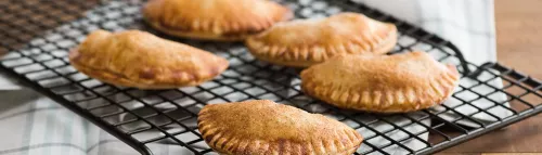 Cazuela de Tostada Francesa de Durazno y Almendras