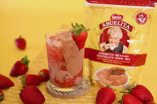 Agua de Fresa con Crema Abuelita