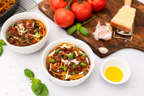 Espaguetis y ternera a la boloñesa