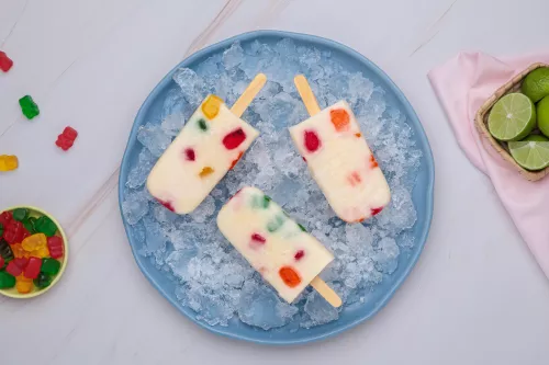 Paletas Cremosas con Gomitas
