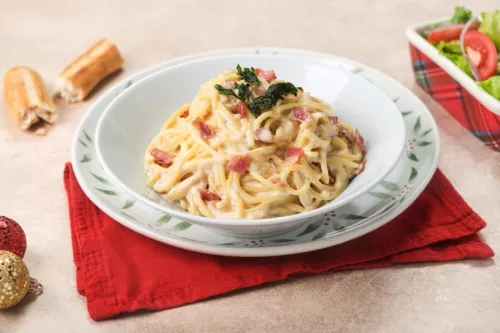 ESPAGUETI BLANCO con TOCINO preparado con Media Crema NESTLÉ®