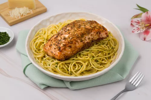Salmón con Pasta y Parmesano