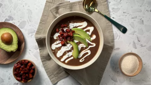 Sopa de Frijol con Fideos