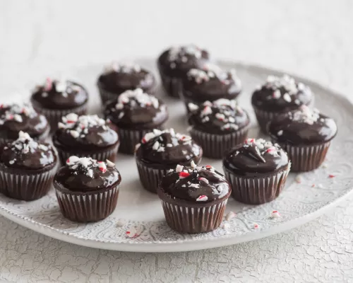 Mini Peppermint Mocha Snow Cakes