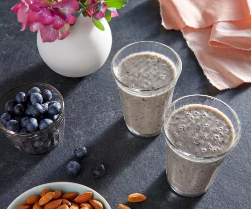 Blueberry Almond Smoothie