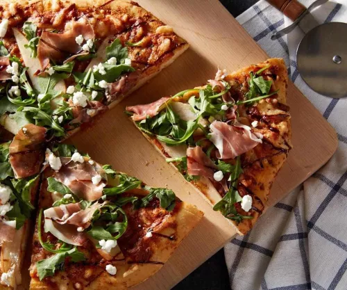 Cheese Pizza with Pears, Arugula, Prosciutto & Goat Cheese