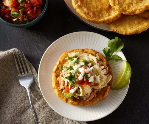 Cazuela de Tostada Francesa de Durazno y Almendras