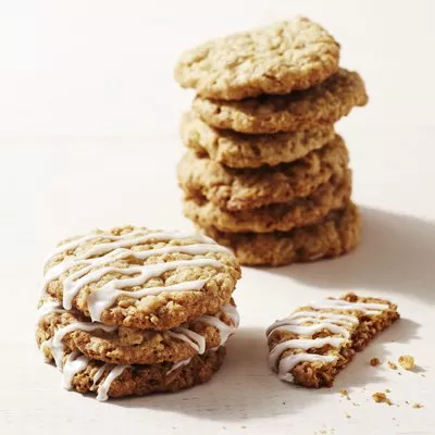 Thin Vanilla Oatmeal Cookies