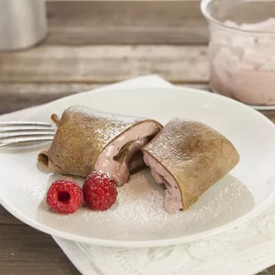 Crepas Abuelita con Relleno de Crema de Frambuesa