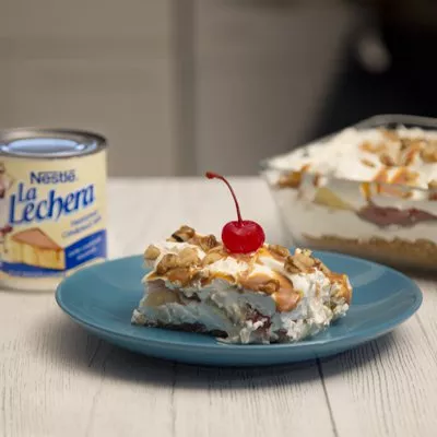 Pastel Sin Hornear de Plátano, Piña y Fresas