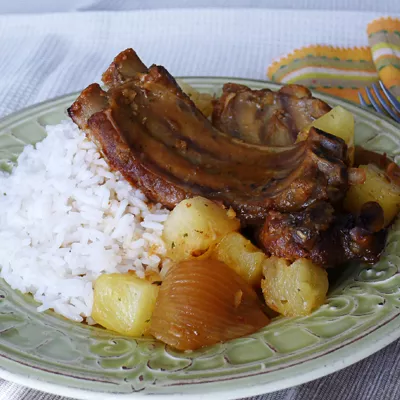 Costillas Dulces a la Hawaiiana en la Olla de Cocción Lenta