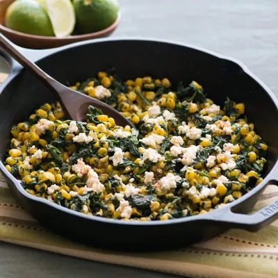 Maíz con Espinacas y Queso Cotija