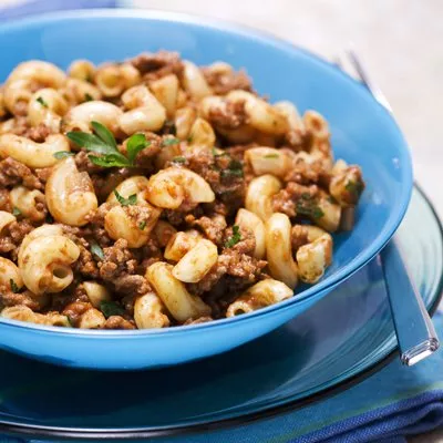 Coditos con Salsa de Tomate y Res