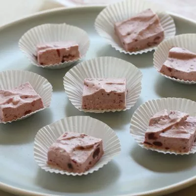 Cazuela de Tostada Francesa de Durazno y Almendras