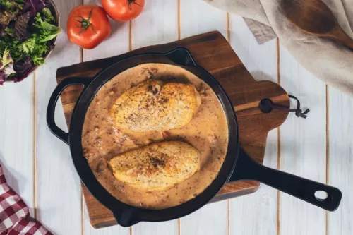 MARRY ME CHICKEN preparado con Leche Evaporada CARNATION® CLAVEL®