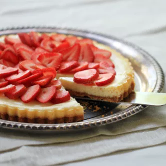 Cazuela de Tostada Francesa de Durazno y Almendras