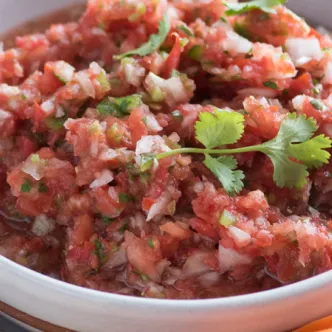 Cazuela de Tostada Francesa de Durazno y Almendras