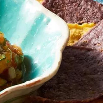 Cazuela de Tostada Francesa de Durazno y Almendras