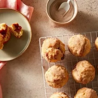 Cazuela de Tostada Francesa de Durazno y Almendras