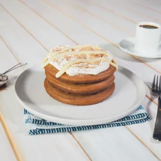 HOT CAKES CAPUCHINO preparados con Leche Condensada LA LECHERA® Sirve Fácil