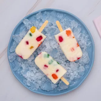 Paletas Cremosas con Gomitas