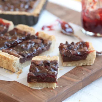 Barras de Galleta con Chocolate y Mermelada de Fresa