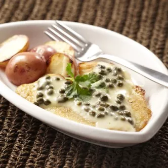 Tilapia con Salsa Cremosa de Alcaparras