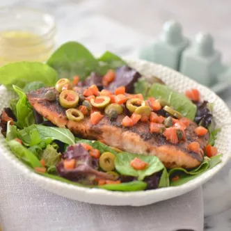 Ensalada Verde con Salmón Veracruzano