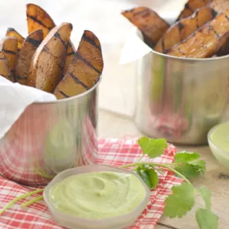 Trozos de Papas a la Parilla con Dos Salsas